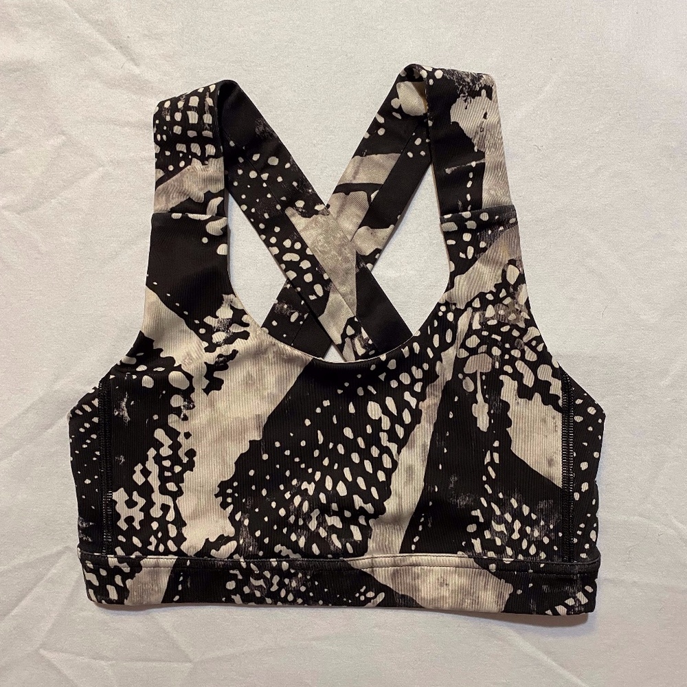 Lululemon Black and White Sports Bra - Size 4